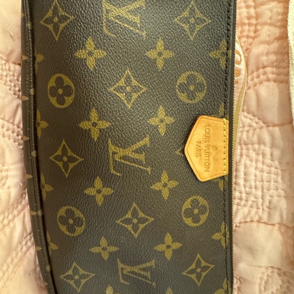 Louis Vuitton Pochette Cross Body - Picture 6 of 13